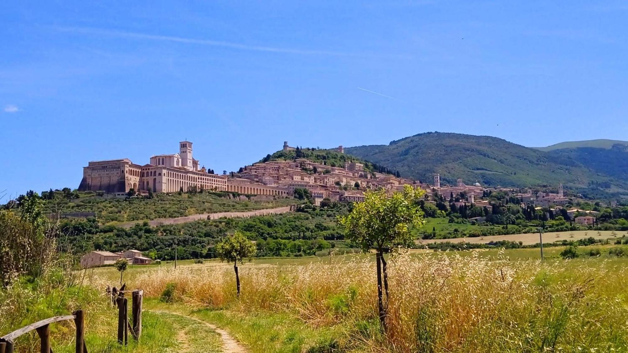 B&B Il Sentiero Di Assisi Bagian luar foto